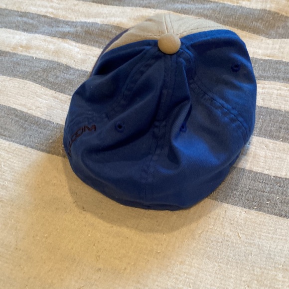 Volcom Hat - Picture 3 of 6